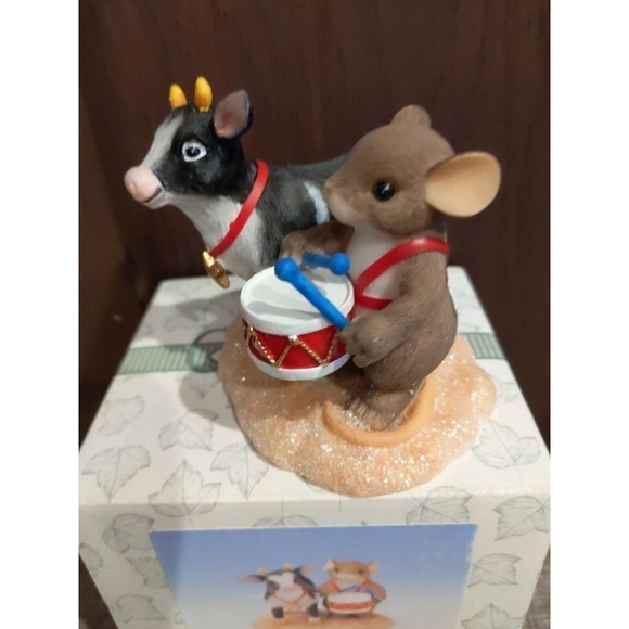 Set of 2 Charming Tails "I'm Moo-ved By You" & "Flying Leaf Saucer" with boxes - Picture 4 of 11